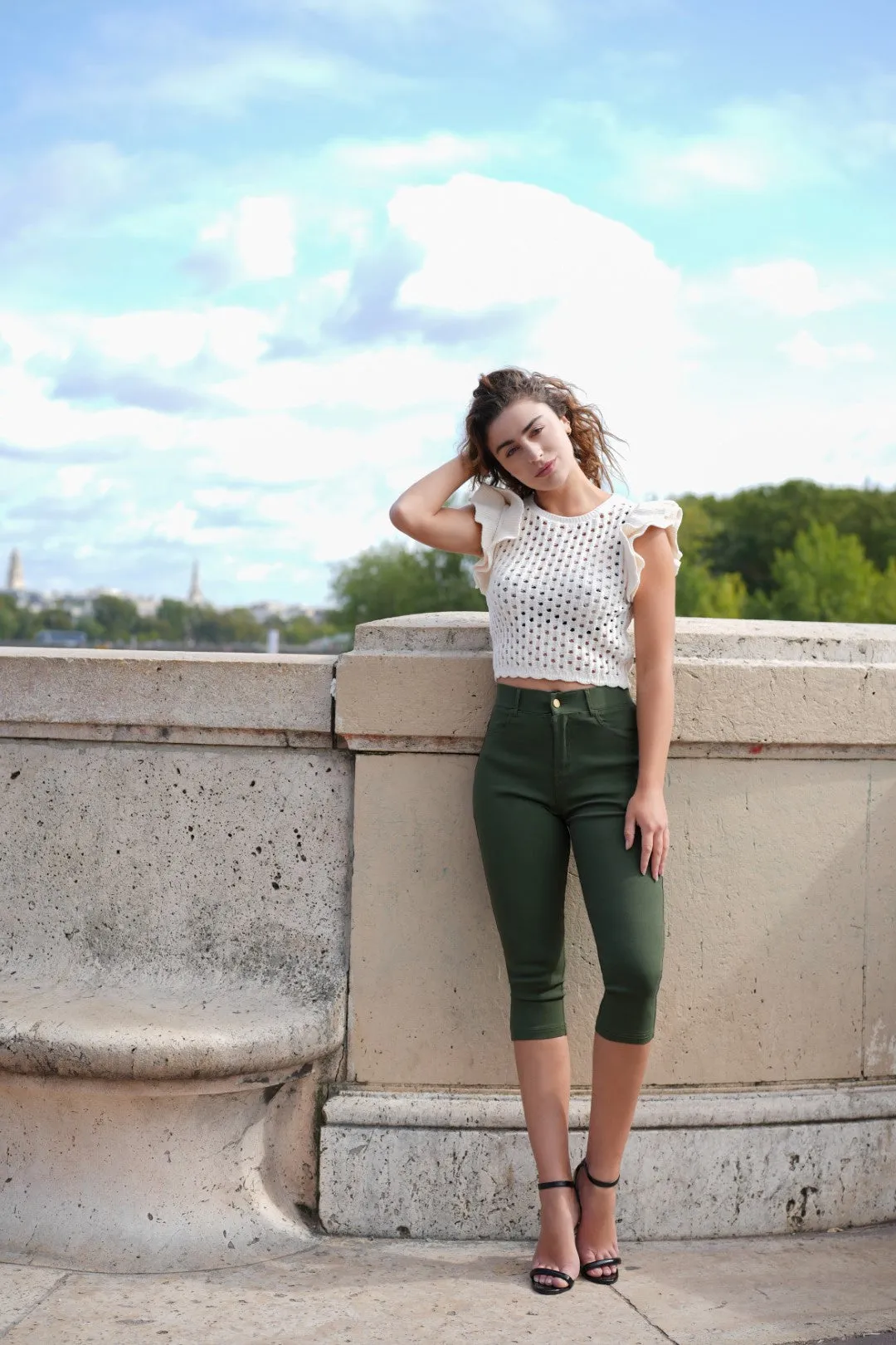 Capris Ultra Stretch Skinny Pants in Army Green