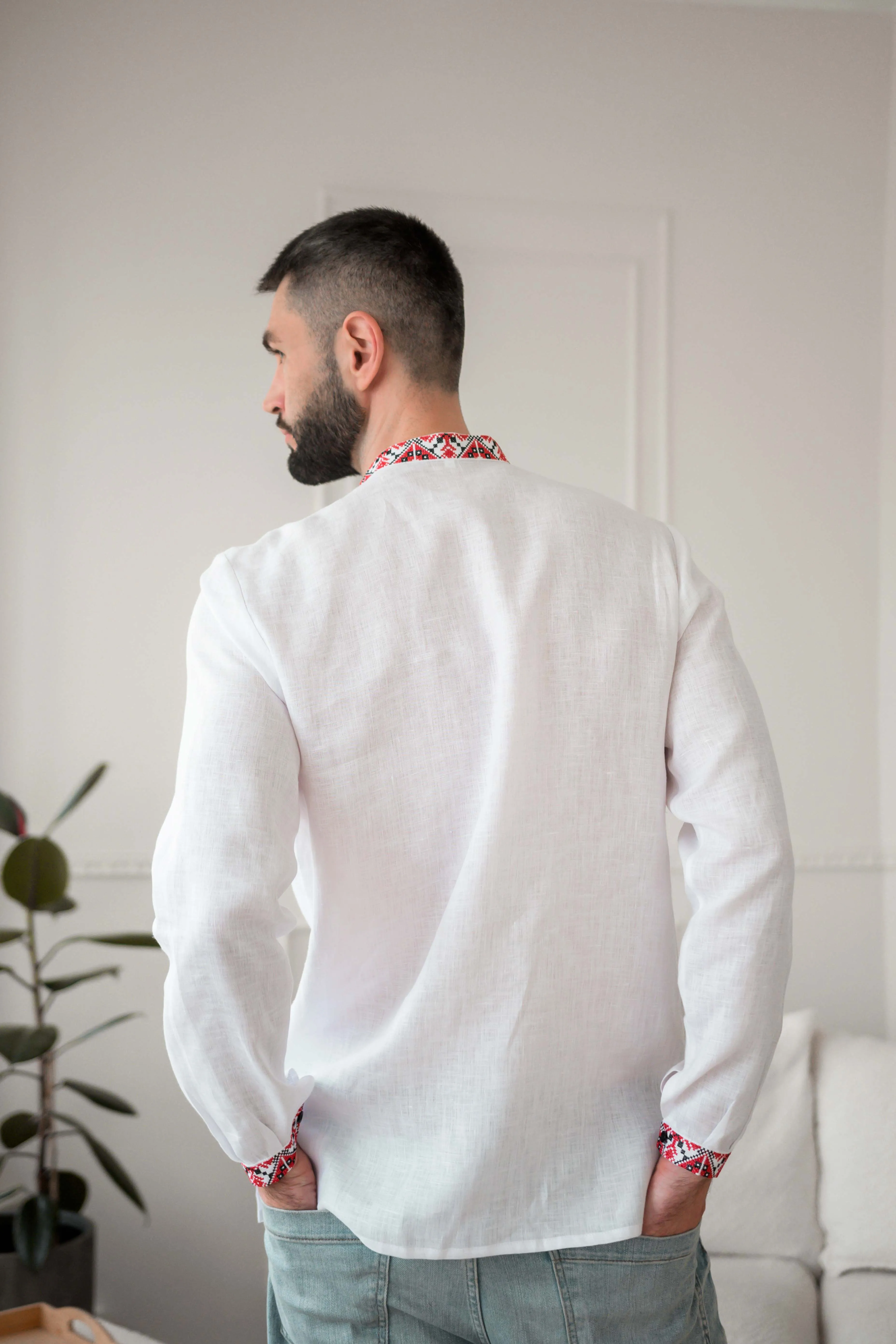 Embroidered men's linen shirt