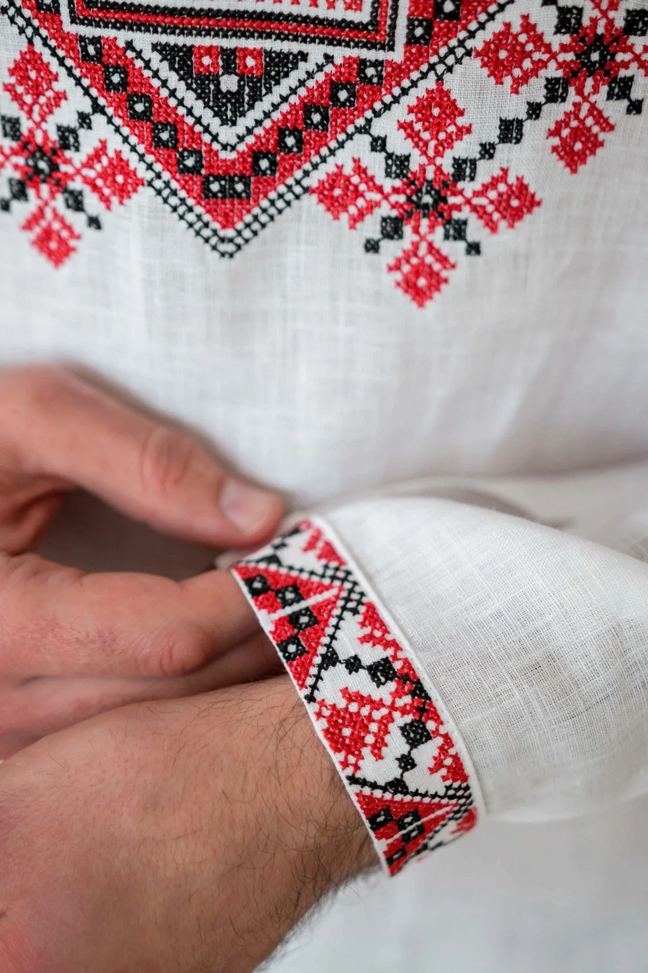 Embroidered men's linen shirt