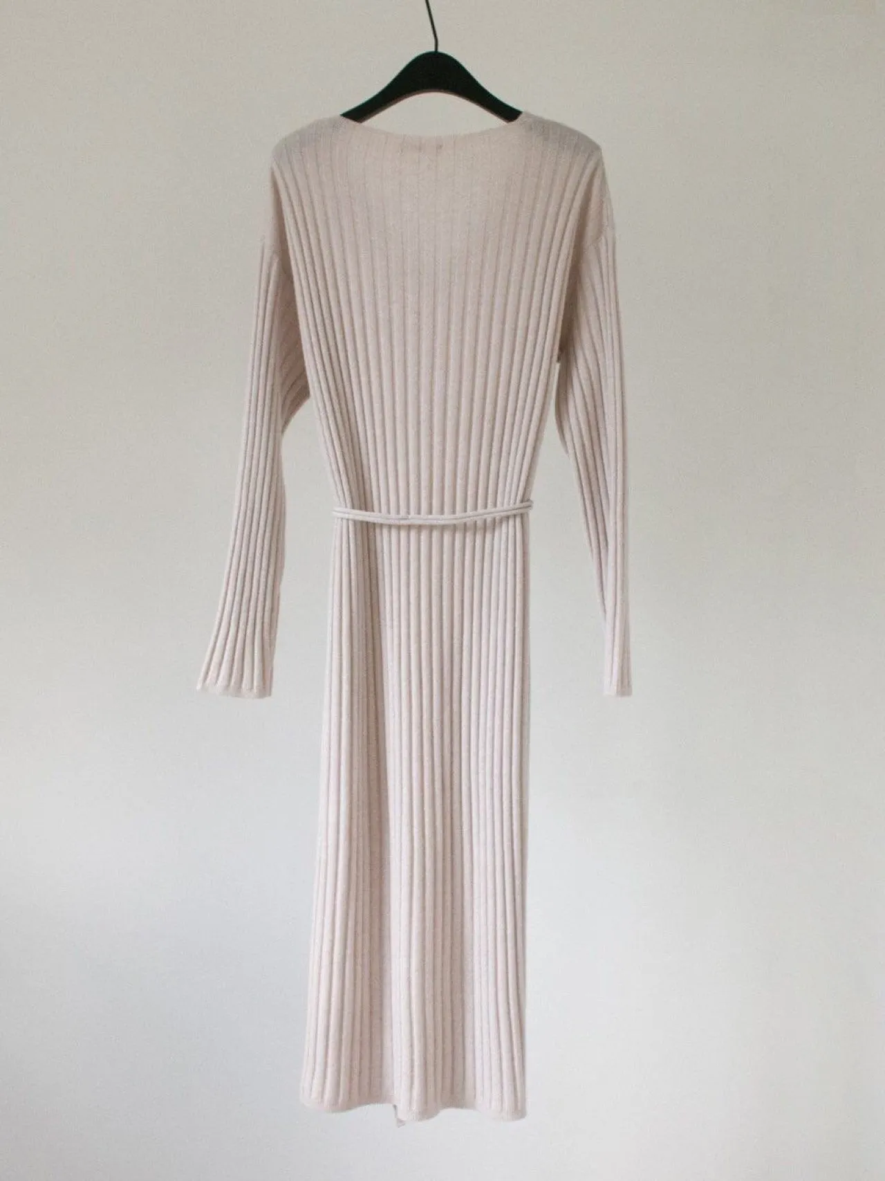 RIBBED V-NECK KNIT DRESS