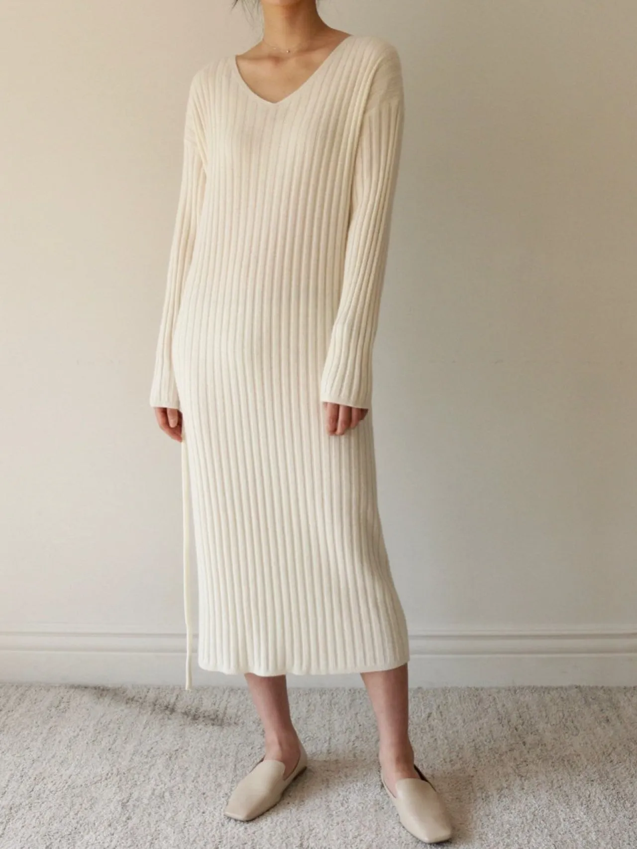 RIBBED V-NECK KNIT DRESS