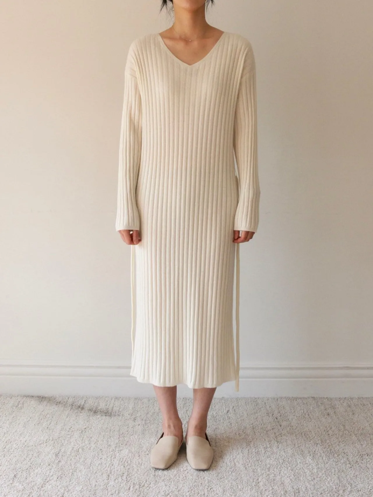 RIBBED V-NECK KNIT DRESS