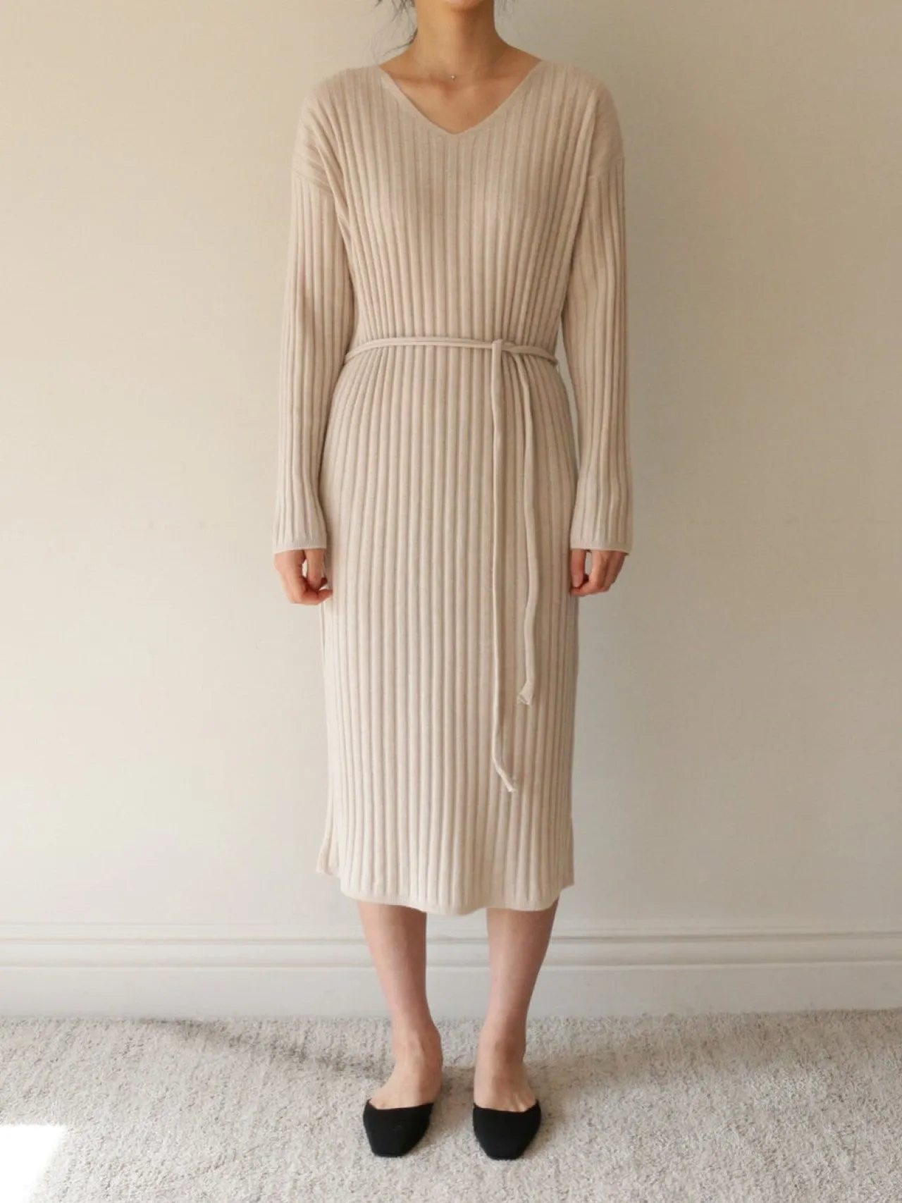 RIBBED V-NECK KNIT DRESS