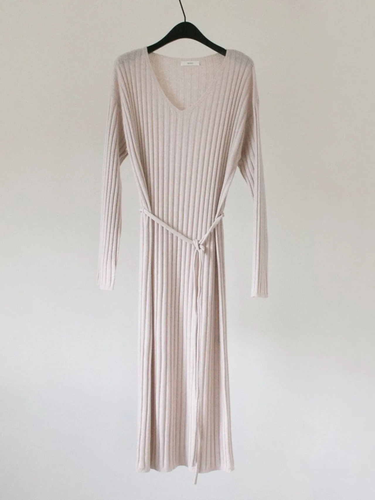 RIBBED V-NECK KNIT DRESS